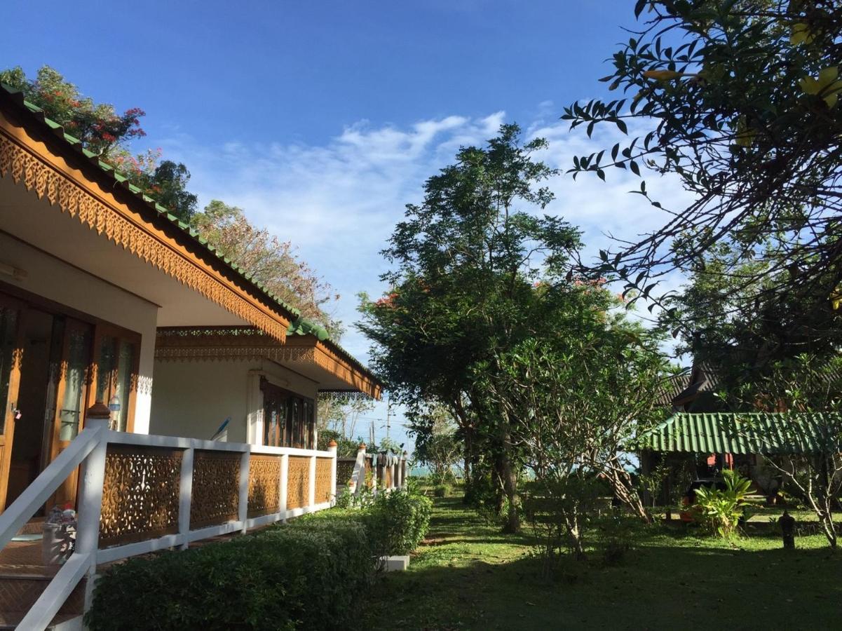 Ruen Thai Rim Haad Thang Kwian Zewnętrze zdjęcie