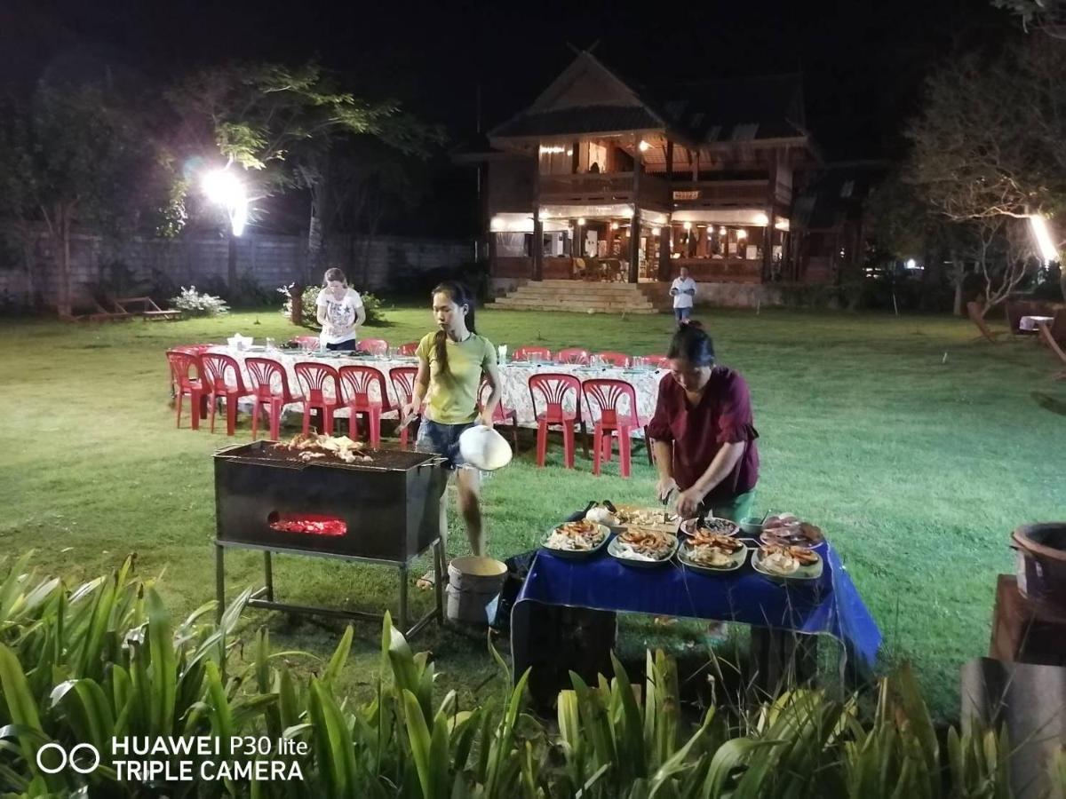 Ruen Thai Rim Haad Thang Kwian Zewnętrze zdjęcie