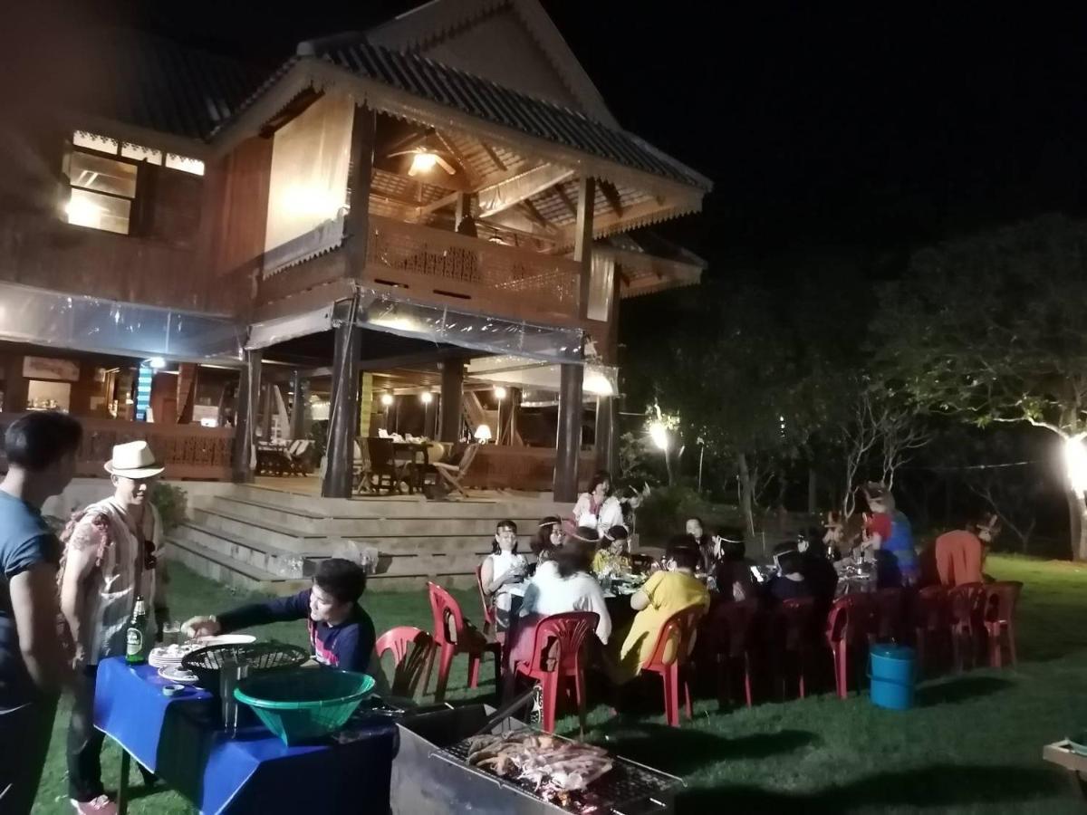 Ruen Thai Rim Haad Thang Kwian Zewnętrze zdjęcie